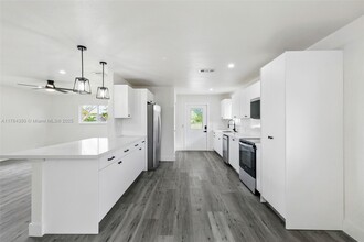 1867 NW 8th Ave in Homestead, FL - Building Photo - Building Photo