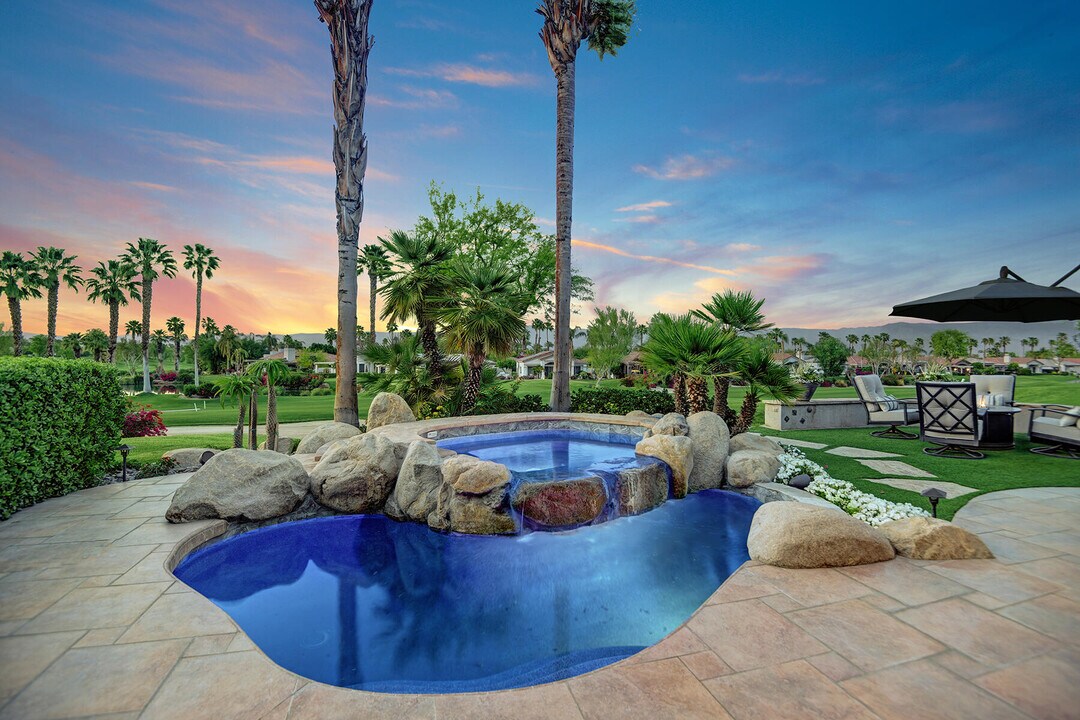210 Gold Canyon Dr in Palm Desert, CA - Building Photo