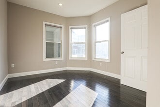 77 Linden St, Unit 1 in Boston, MA - Foto de edificio - Building Photo