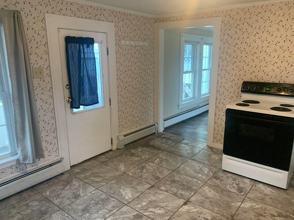 36 Union St in Somersworth, NH - Building Photo