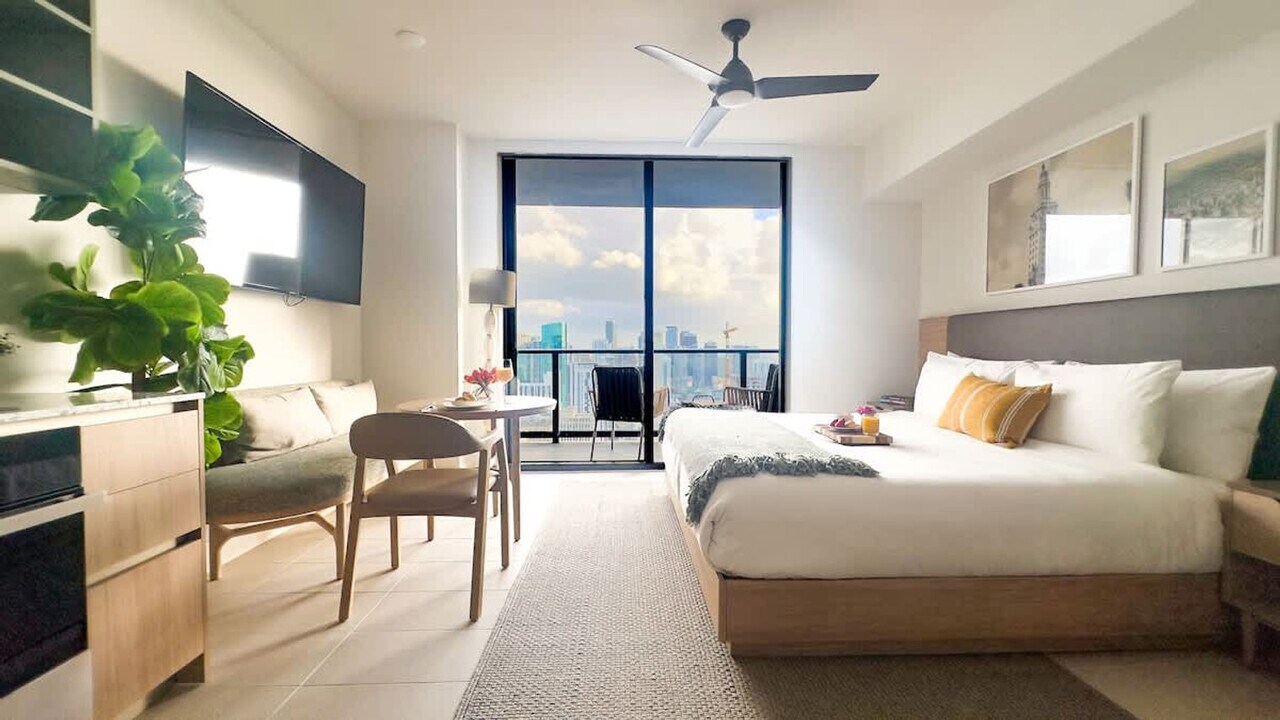 601 NE 1st Ave in Miami, FL - Building Photo