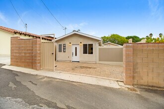 1013 E Angeleno Ave in Burbank, CA - Building Photo - Building Photo