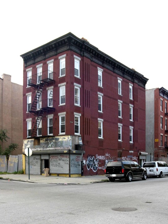 54 Howard Ave in Brooklyn, NY - Building Photo