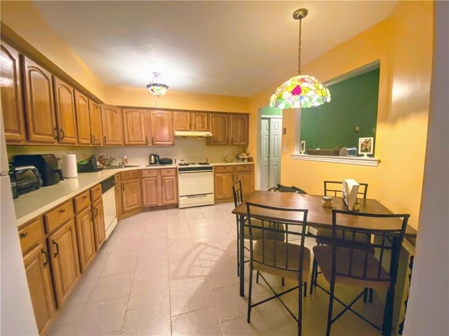 345 92nd St in Brooklyn, NY - Foto de edificio - Building Photo