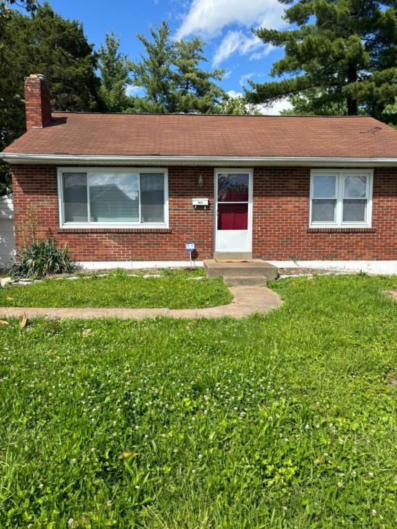 property at 823 Fontaine Pl