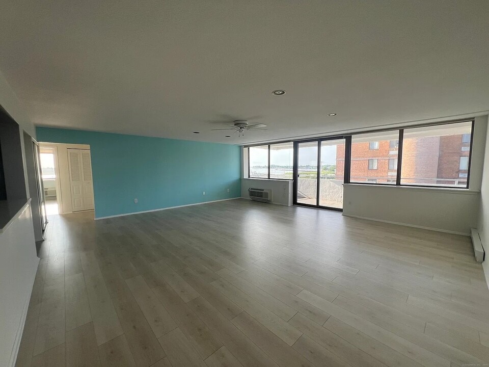 1460 Elm St in Stratford, CT - Building Photo