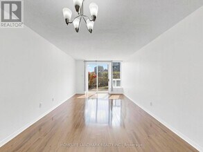 410 McLevin Ave in Toronto, ON - Building Photo - Building Photo