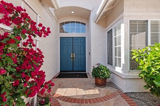 5210 Candlelight St in Oceanside, CA - Foto de edificio - Building Photo