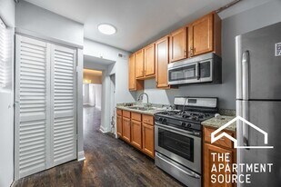 2551 W Fullerton Ave in Chicago, IL - Building Photo