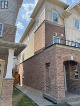 10 England Ter in Hamilton, ON - Building Photo - Building Photo