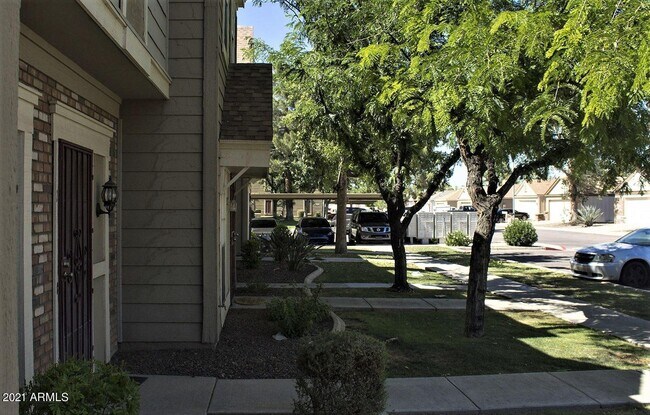 18626 N 33rd Dr in Phoenix, AZ - Foto de edificio - Building Photo