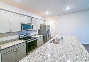 124 Kelsey Ct in Myrtle Beach, SC - Foto de edificio - Building Photo