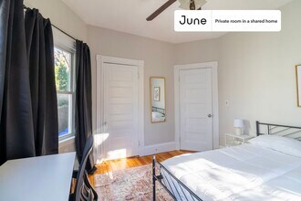 Room in Shared 5 bed/2 bath home in Brookline, MA - Building Photo - Building Photo