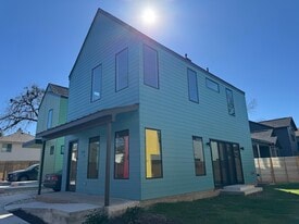 1131 Walton Ln in Austin, TX - Building Photo