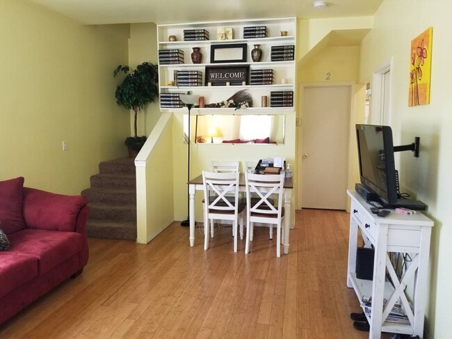 2103 Broadway St NE, Unit #1 Large Room in Salem, OR - Building Photo - Building Photo