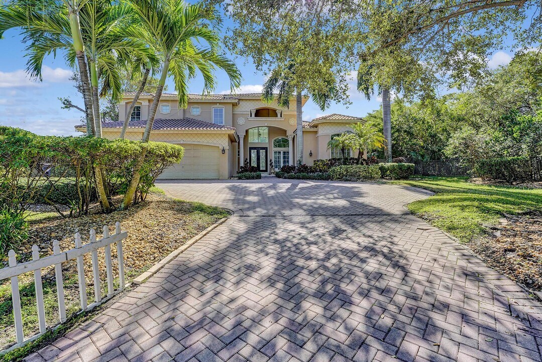 43 Coconut Ln in Ocean Ridge, FL - Building Photo
