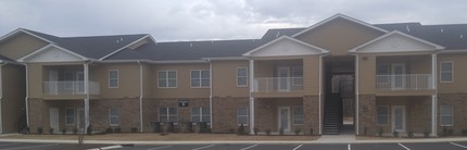 Broadway Apartments - 931.854.9564 in Cookeville, TN - Foto de edificio - Building Photo