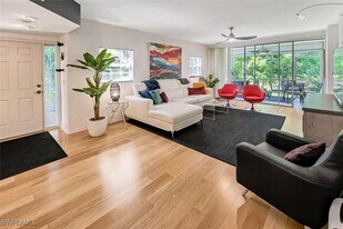 6910 Satinleaf Rd N in Naples, FL - Building Photo