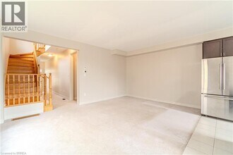 8 Barlow Pl in Brant, ON - Building Photo - Building Photo