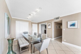 1600 S Ocean Dr in Hollywood, FL - Building Photo - Building Photo