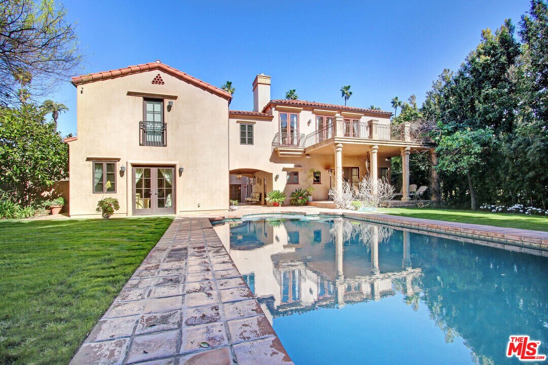 725 Foothill Rd in Beverly Hills, CA - Building Photo