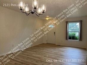 2121 Phillips Ave in Holt, MI - Building Photo - Building Photo