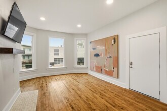 1119 E Knapp St in Milwaukee, WI - Building Photo - Building Photo