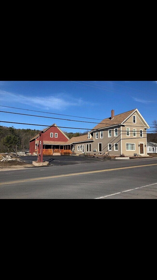 837 Lake St in Bristol, NH - Building Photo - Building Photo