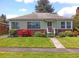 1815 NE 79th Ave in Portland, OR - Building Photo