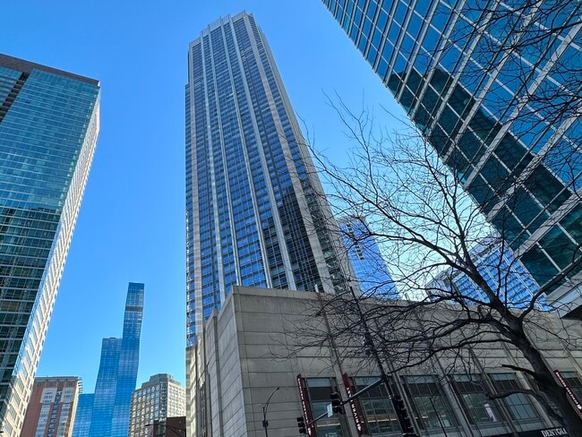 property at 512 N McClurg Ct