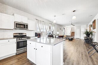 10713 Dimitrios Dr in Austin, TX - Building Photo - Building Photo