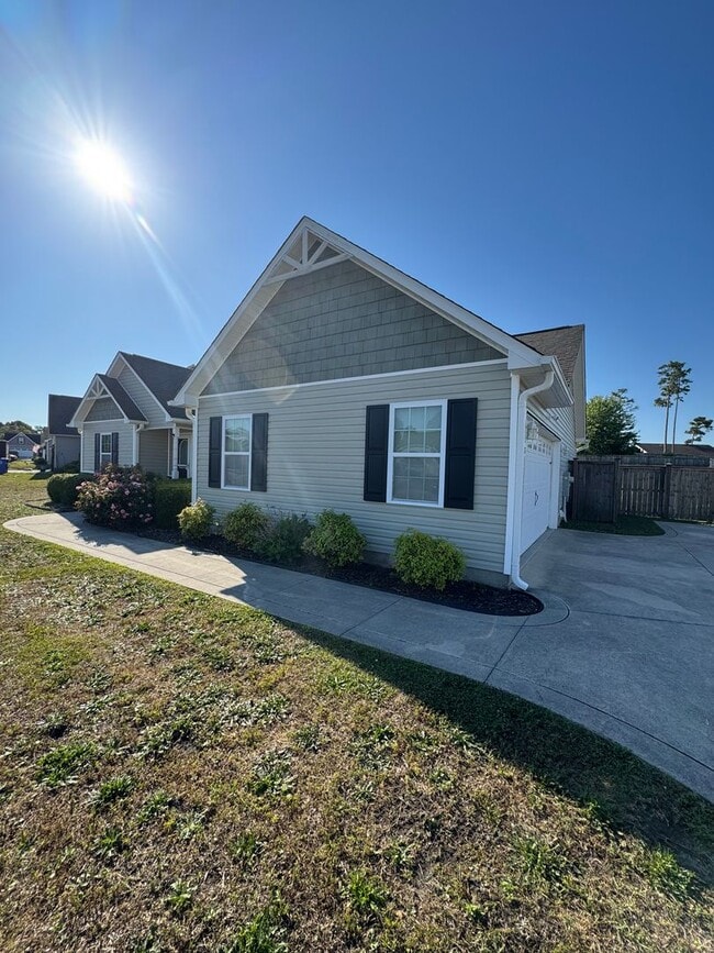 310 Sinclair Ln in Hubert, NC - Building Photo - Building Photo