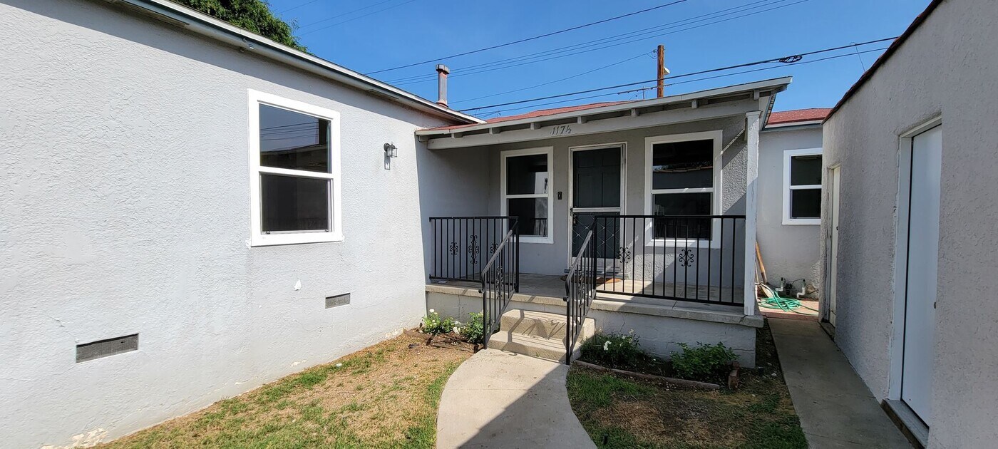 117 1/2 W Greenwood Ave in La Habra, CA - Building Photo