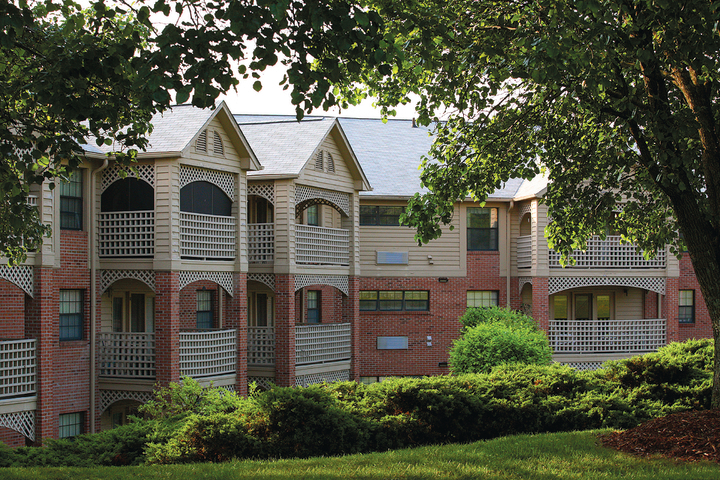 Colonial Hill in Johnson City, TN - Foto de edificio