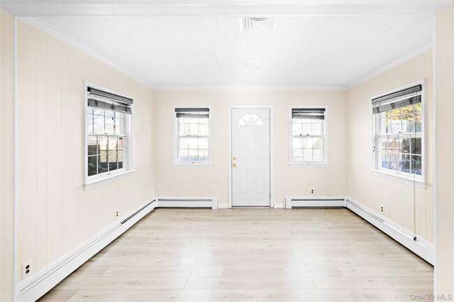 250 West Ave in Patchogue, NY - Building Photo - Building Photo