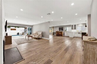 4912 Alonzo Ave in Los Angeles, CA - Foto de edificio - Building Photo