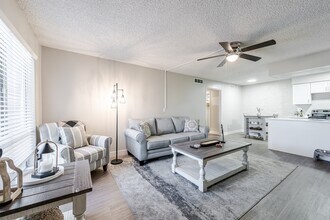 Sono Tempe in Tempe, AZ - Building Photo - Building Photo