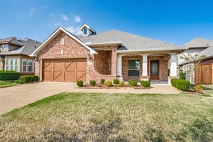 817 Lighthouse Ln in Savannah, TX - Building Photo