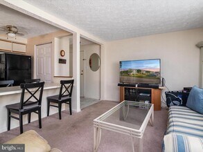 8028 Abbey Ct in Pasadena, MD - Building Photo - Building Photo