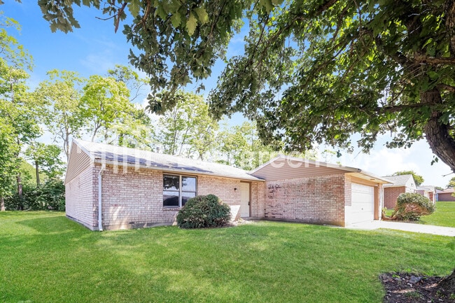 8755 Mardi Gras Dr in Huber Heights, OH - Building Photo - Building Photo