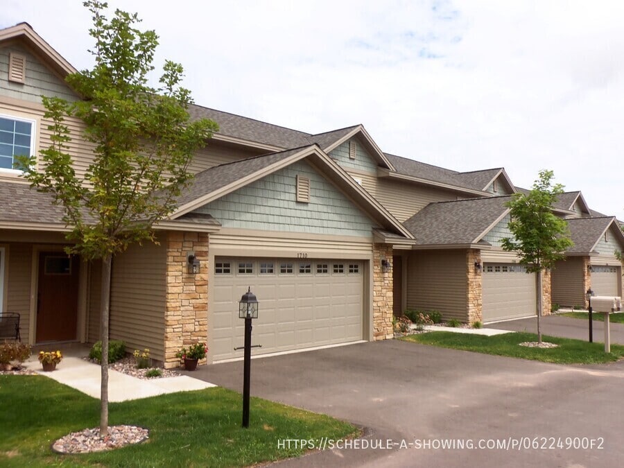 1710 N Creek Cir in Marquette, MI - Building Photo