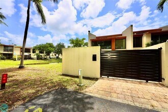 7760 SW 103rd Pl in Miami, FL - Building Photo - Building Photo