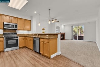 1310 Creekside Dr in Walnut Creek, CA - Building Photo - Building Photo