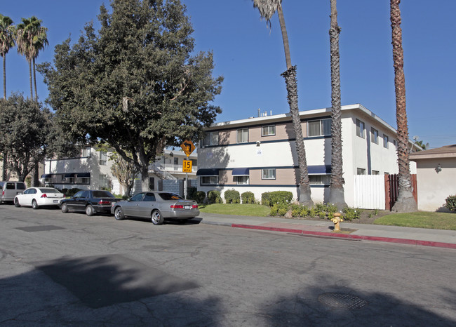 913-917 S Park Cor in Anaheim, CA - Foto de edificio - Building Photo