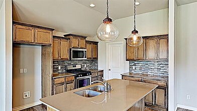 7012 NW 157th Terrace in Edmond, OK - Foto de edificio - Building Photo
