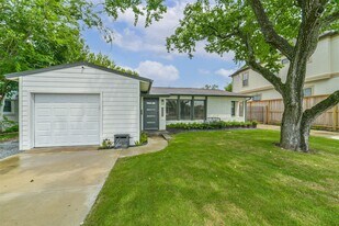 6205 S Rice Ave in Bellaire, TX - Building Photo