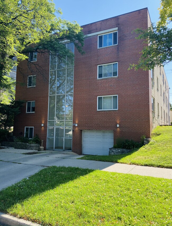 1620 Marshall in Milwaukee, WI - Building Photo - Building Photo