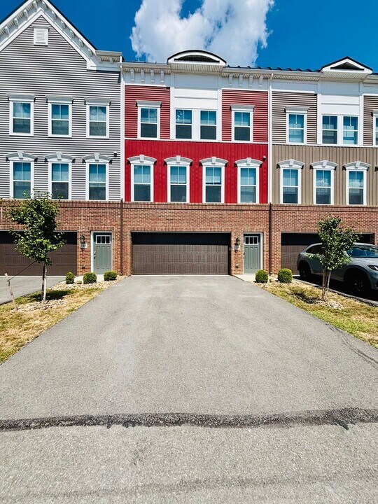 103 Loubell Dr in Canonsburg, PA - Building Photo
