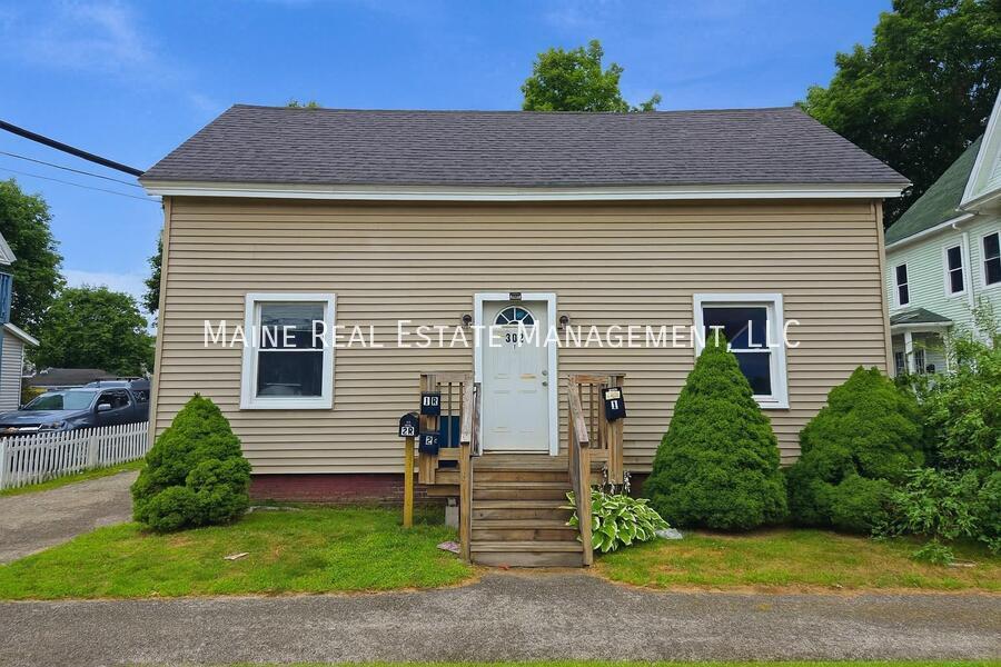 302 Turner St in Auburn, ME - Foto de edificio