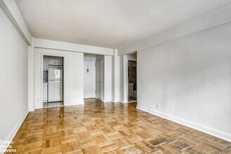 250 E 39th St, Unit 14B in New York, NY - Building Photo - Building Photo